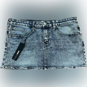 Fashion Nova acid wash denim mini Skirt NWT Women’s Size Medium 90’s Y2K Style